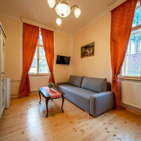 Zamecek Waldsteinovo Zatisi Hotel Svatoslav Luaran gambar