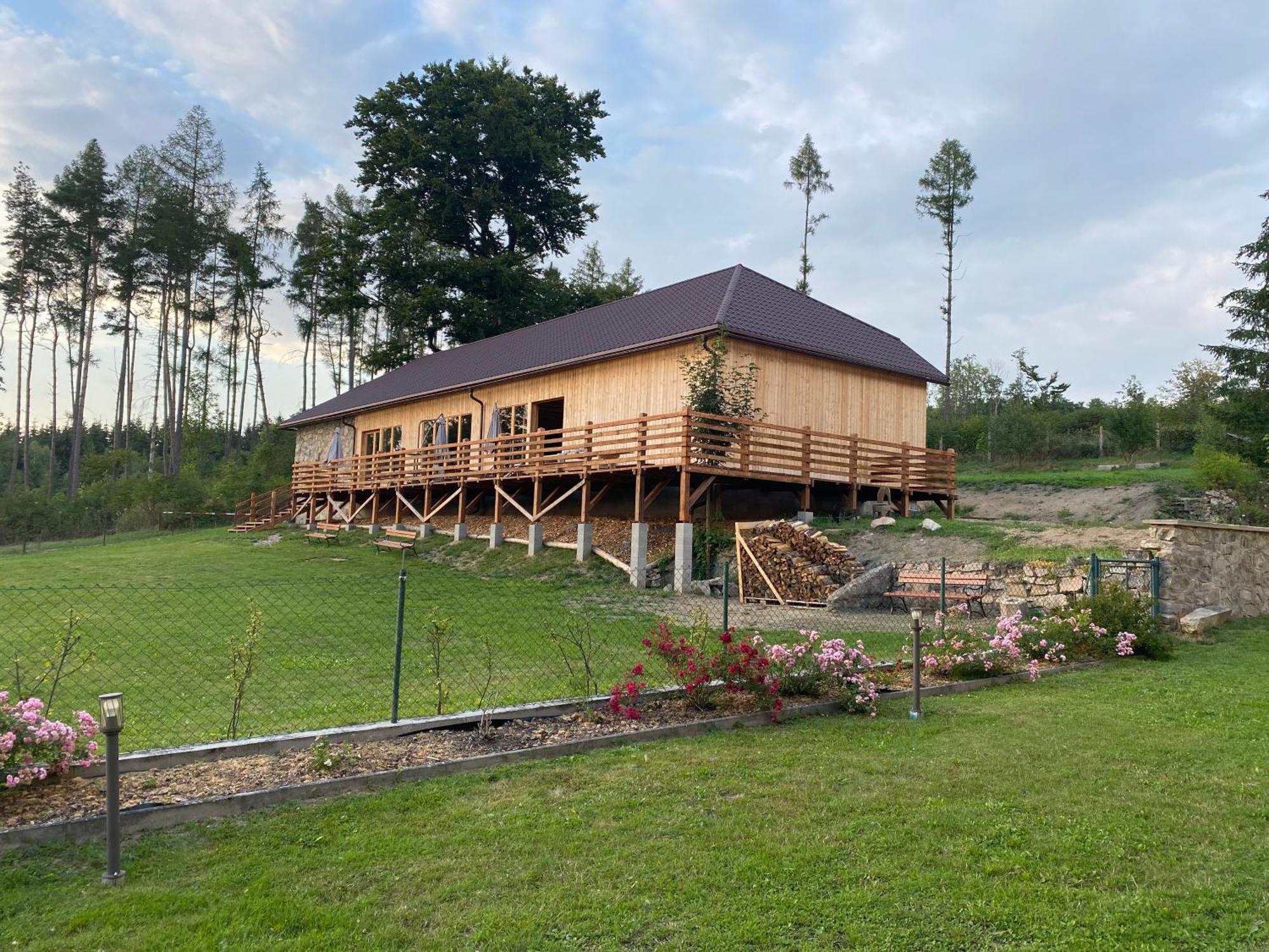 Zamecek Waldsteinovo Zatisi Hotel Svatoslav Luaran gambar