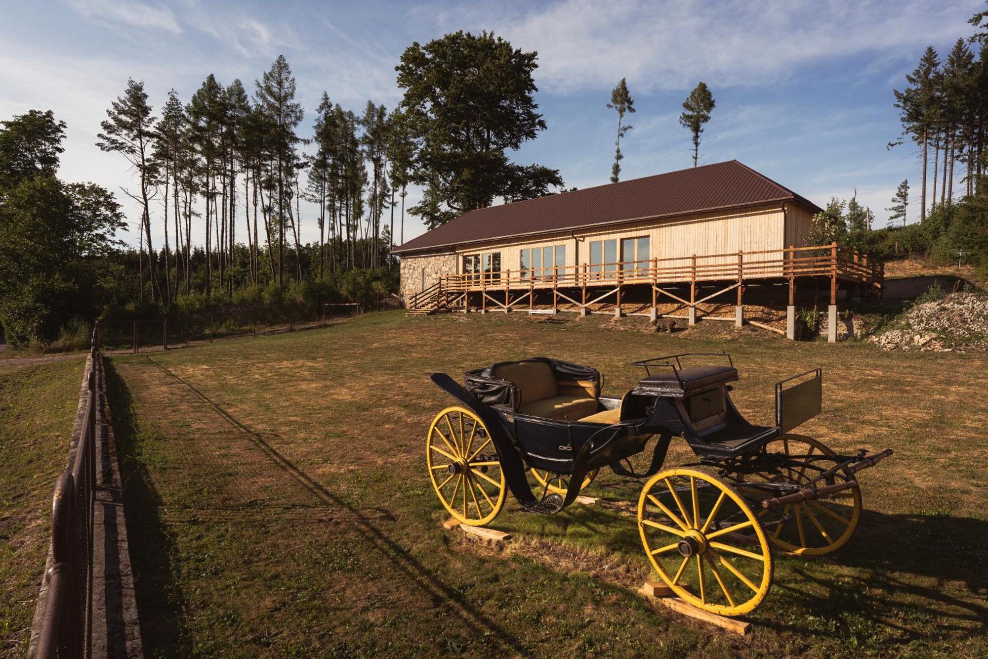 Zamecek Waldsteinovo Zatisi Hotel Svatoslav Luaran gambar
