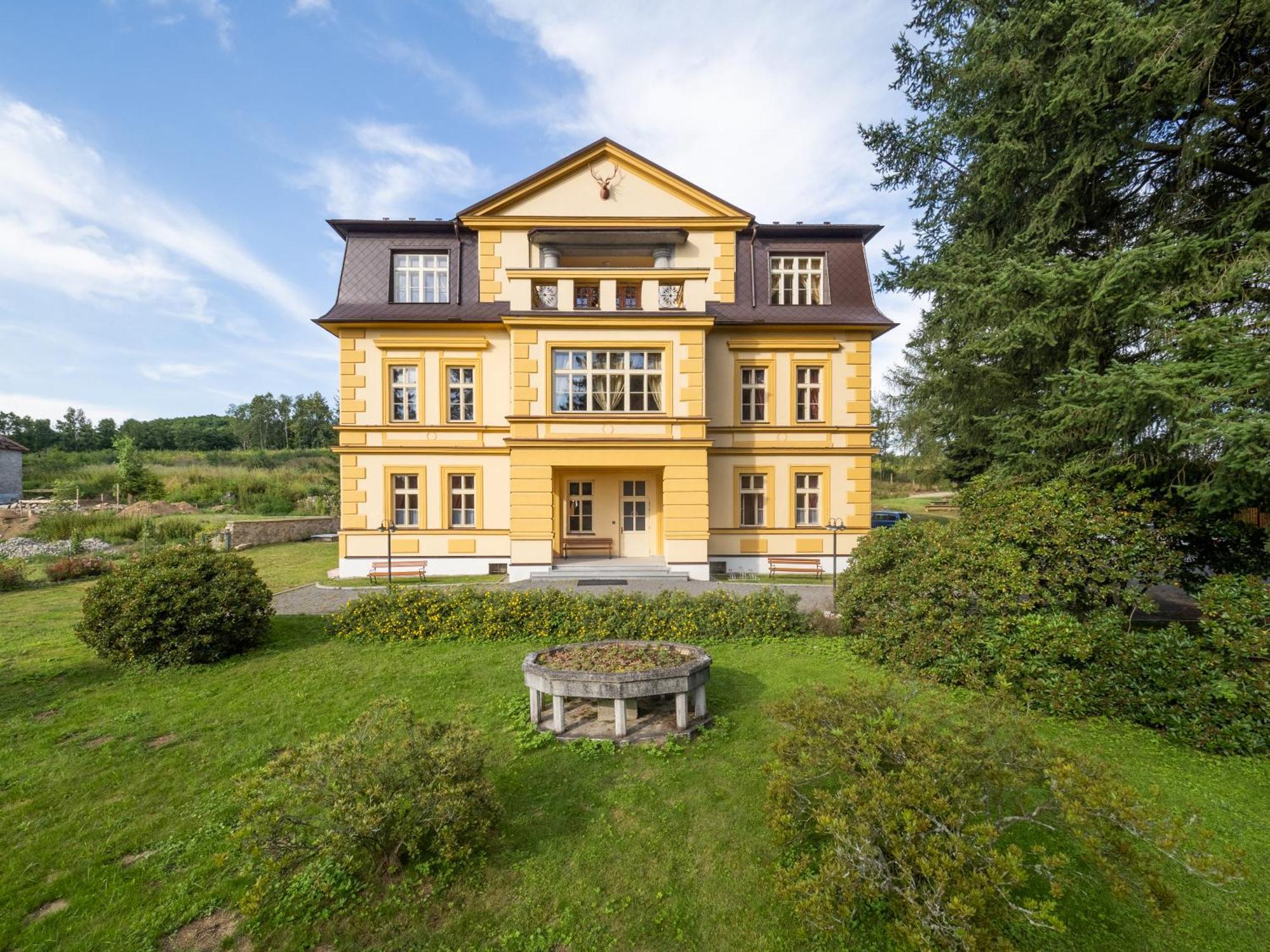 Zamecek Waldsteinovo Zatisi Hotel Svatoslav Luaran gambar