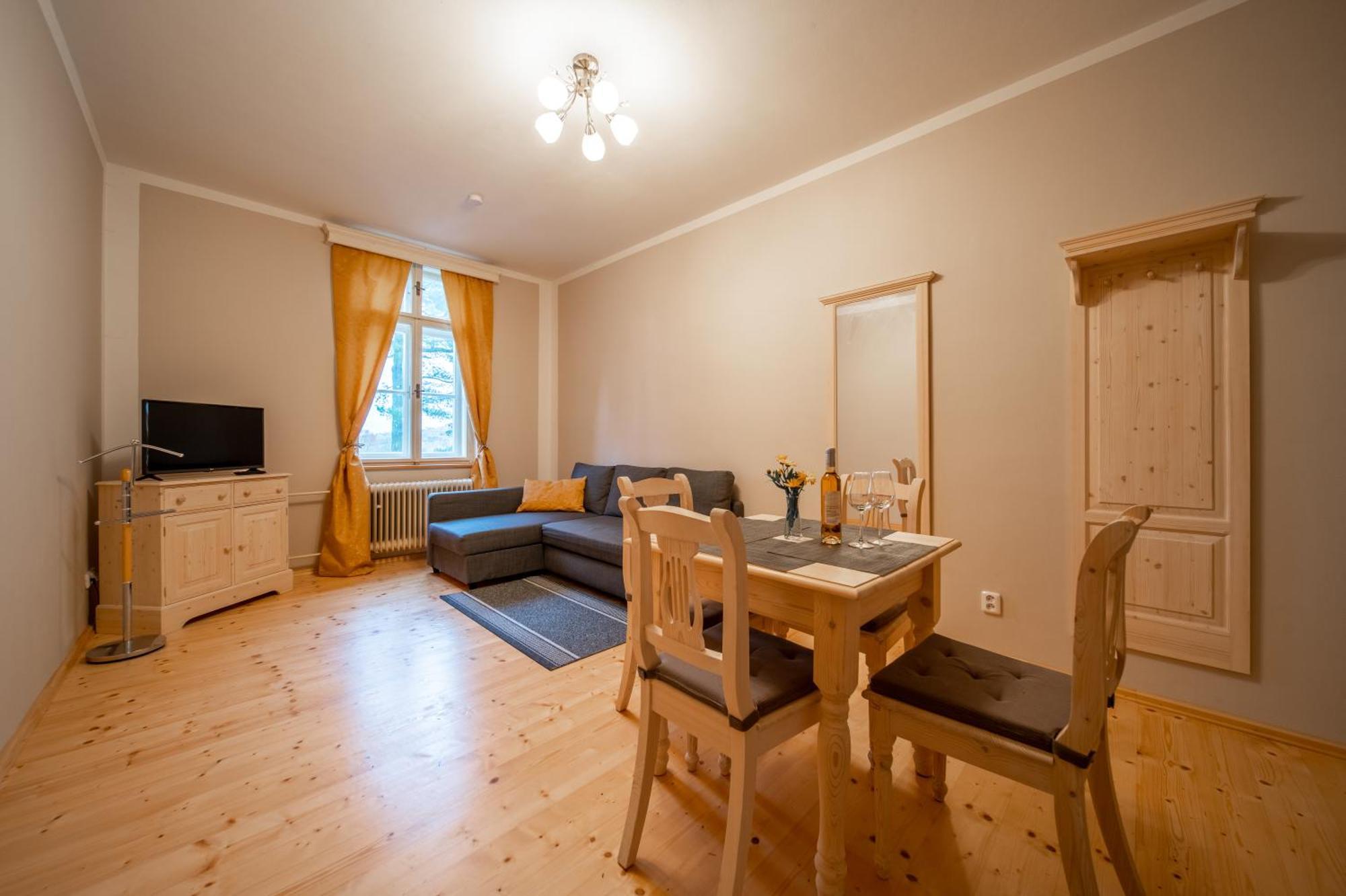Zamecek Waldsteinovo Zatisi Hotel Svatoslav Luaran gambar