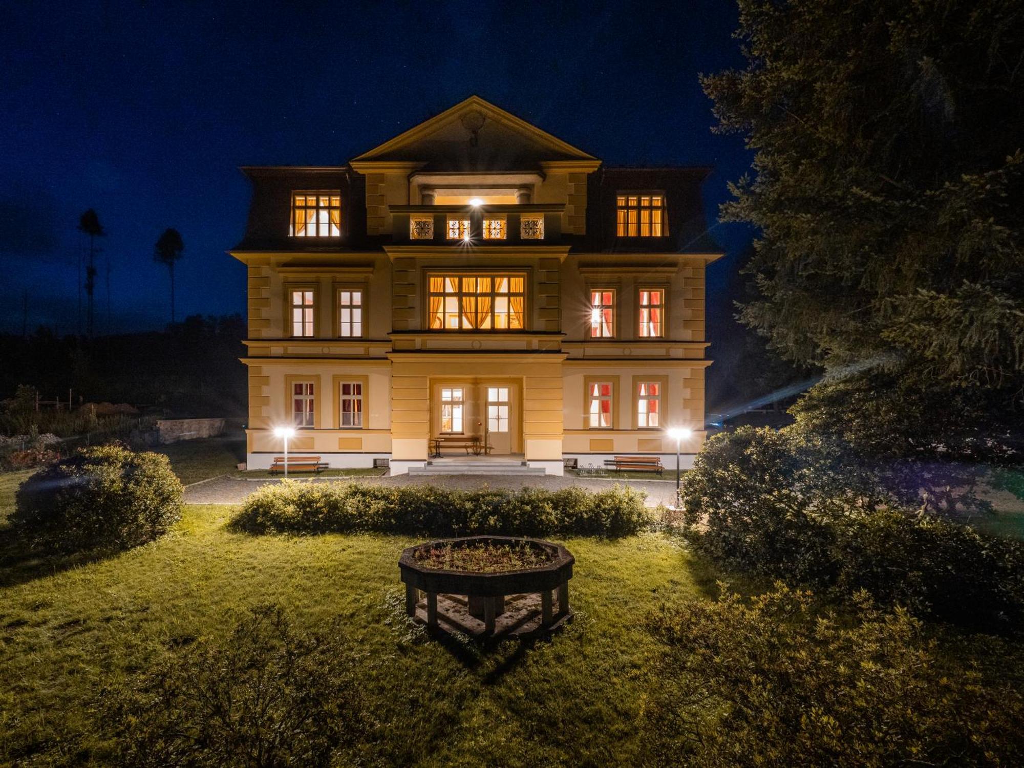 Zamecek Waldsteinovo Zatisi Hotel Svatoslav Luaran gambar